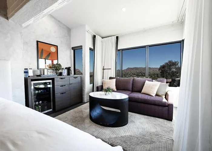 Sanctuary Camelback Mountain And 4*